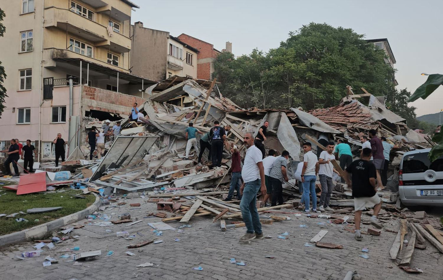 Balıkesir'de yıkılan binanın sahibi tutuklandı